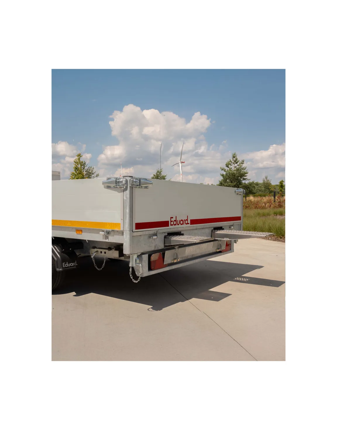 Driezijdig geremde drieas kipper